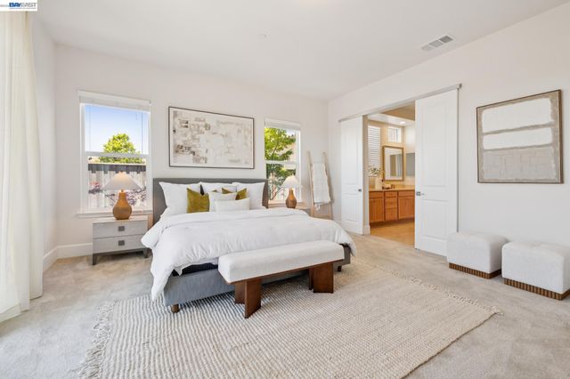 5 Stirling Way, Hayward, CA 94542