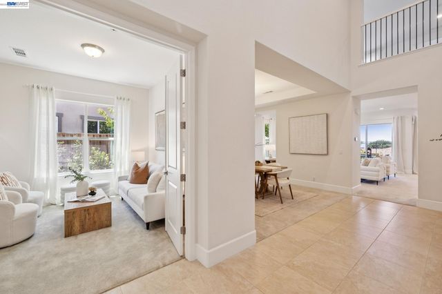 5 Stirling Way, Hayward, CA 94542