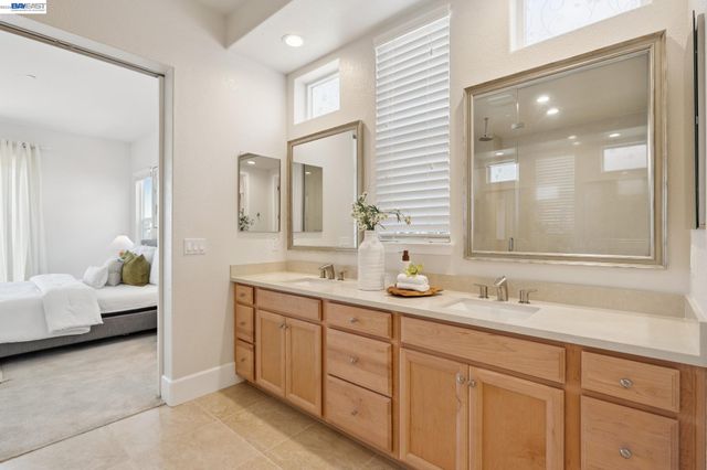 5 Stirling Way, Hayward, CA 94542
