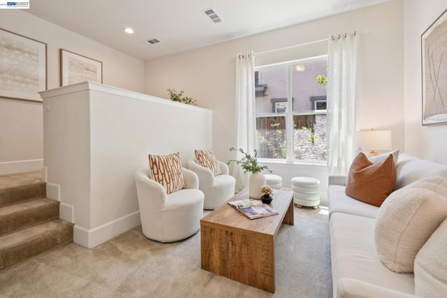 5 Stirling Way, Hayward, CA 94542
