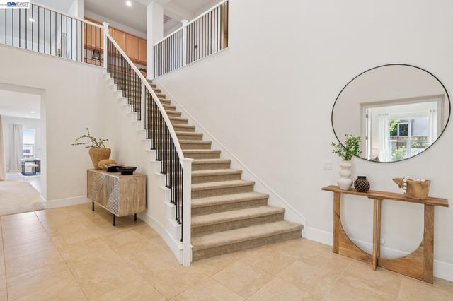 5 Stirling Way, Hayward, CA 94542