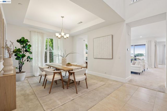 5 Stirling Way, Hayward, CA 94542