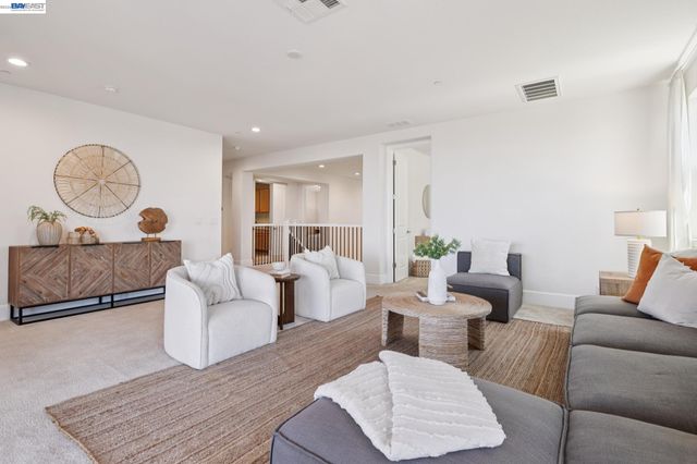 5 Stirling Way, Hayward, CA 94542