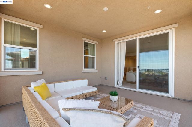 5 Stirling Way, Hayward, CA 94542