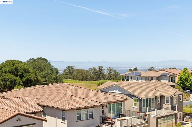 5 Stirling Way, Hayward, CA 94542