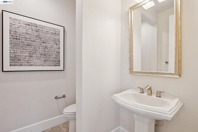 5 Stirling Way, Hayward, CA 94542
