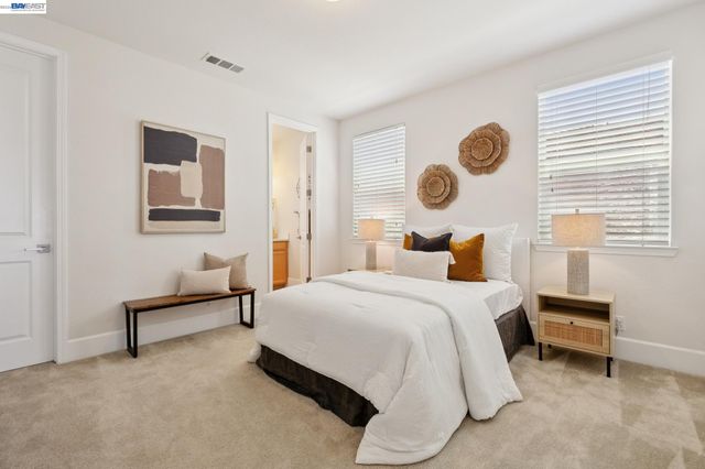 5 Stirling Way, Hayward, CA 94542