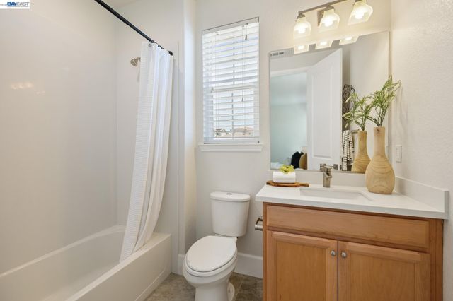 5 Stirling Way, Hayward, CA 94542