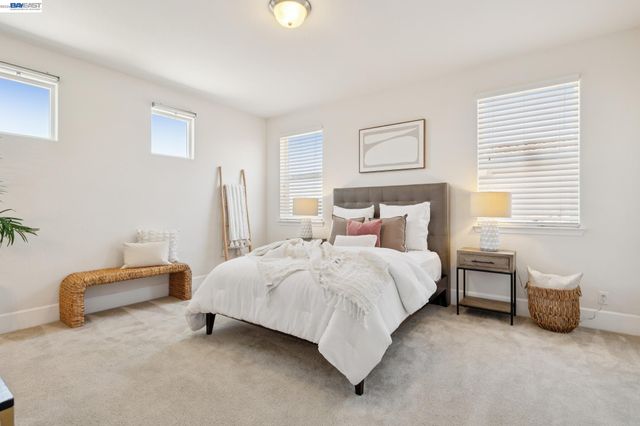 5 Stirling Way, Hayward, CA 94542