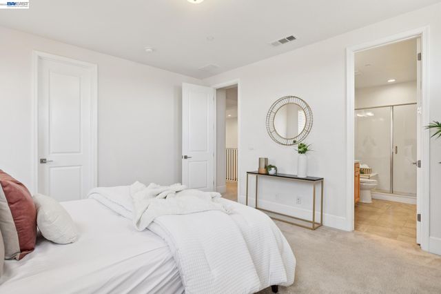 5 Stirling Way, Hayward, CA 94542