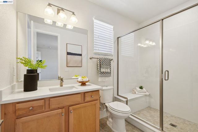 5 Stirling Way, Hayward, CA 94542
