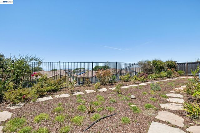 5 Stirling Way, Hayward, CA 94542