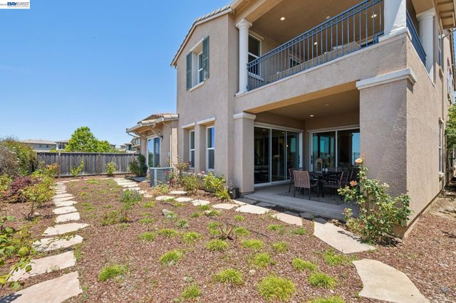 5 Stirling Way, Hayward, CA 94542