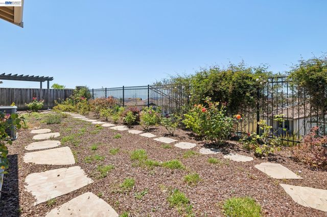 5 Stirling Way, Hayward, CA 94542