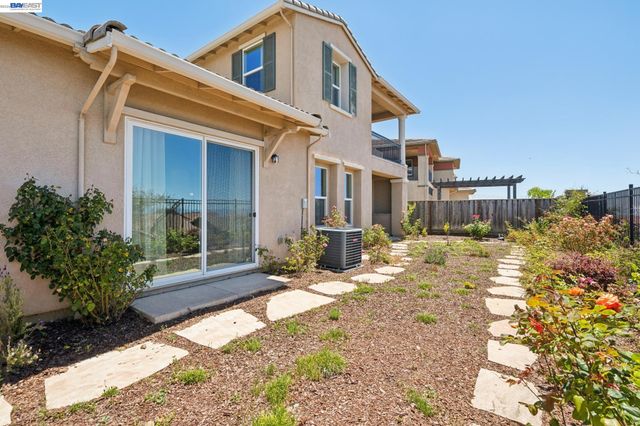5 Stirling Way, Hayward, CA 94542