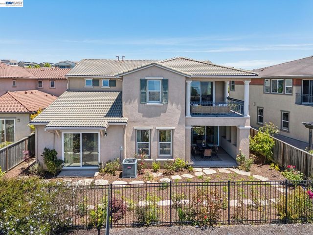 5 Stirling Way, Hayward, CA 94542