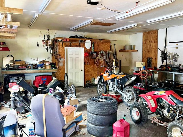 2516 STRAWBERRY Road, Metropolis, IL 62960