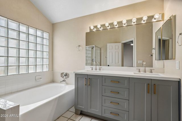 3219 E WILDWOOD Drive, Phoenix, AZ 85048