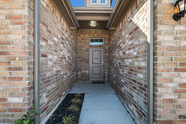 413 drowsy water Trail, Fort Worth, TX 76131