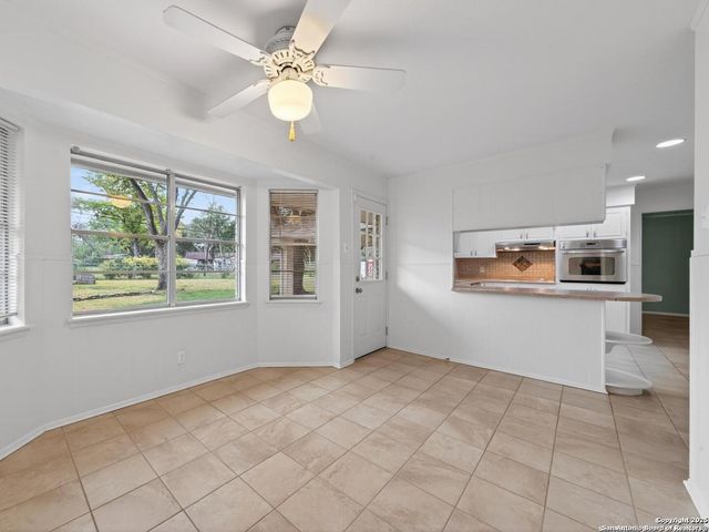 8718 Midcrown, Windcrest, TX 78239