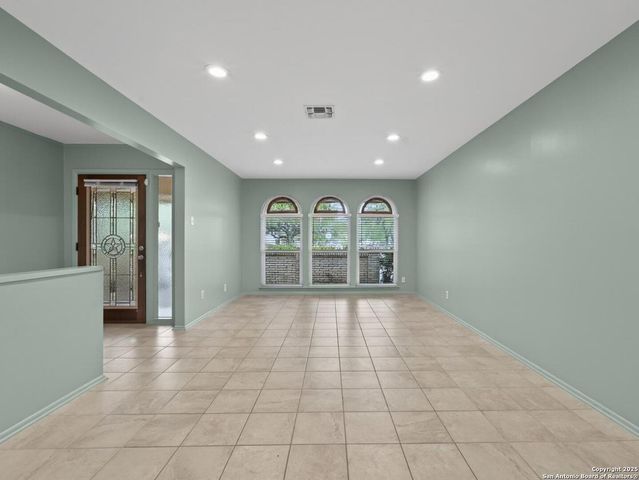 8718 Midcrown, Windcrest, TX 78239