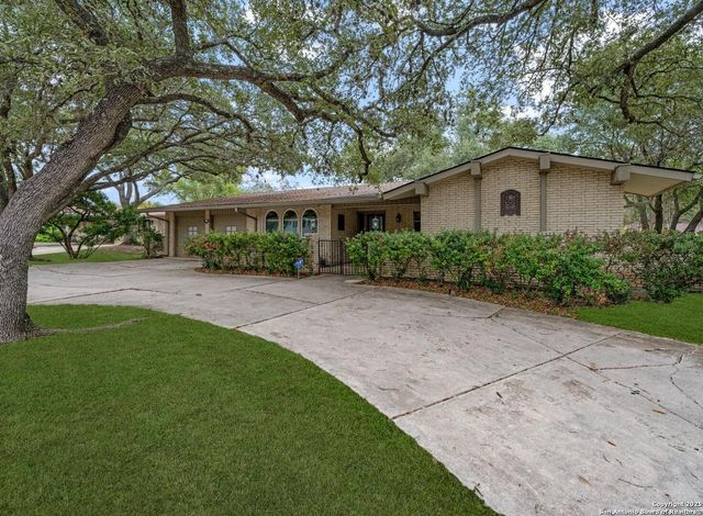 8718 Midcrown, Windcrest, TX 78239