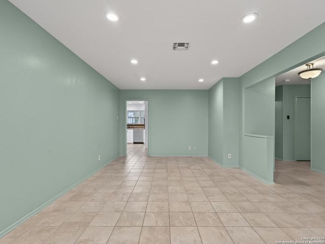 8718 Midcrown, Windcrest, TX 78239