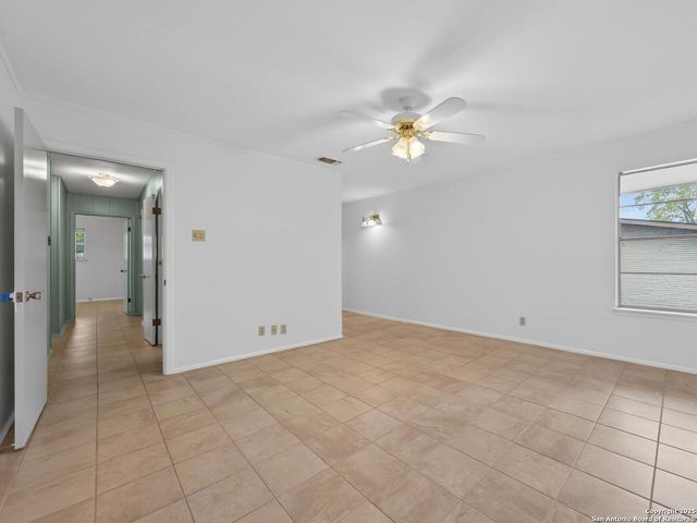 8718 Midcrown, Windcrest, TX 78239