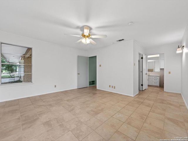 8718 Midcrown, Windcrest, TX 78239