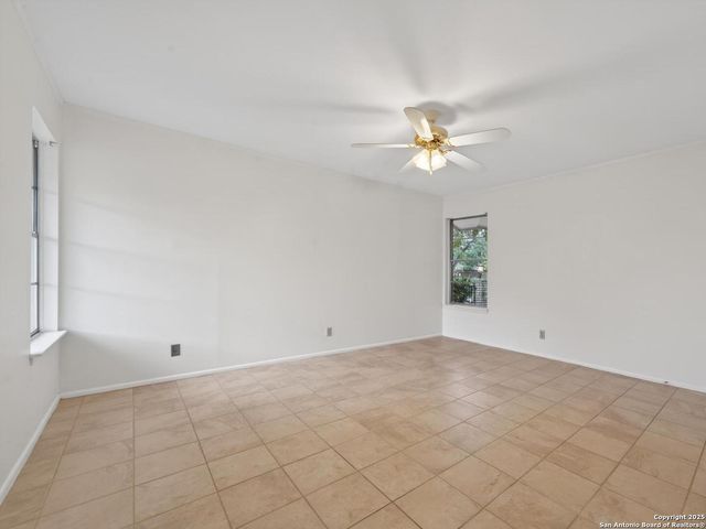 8718 Midcrown, Windcrest, TX 78239