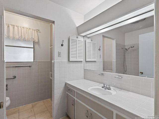 8718 Midcrown, Windcrest, TX 78239