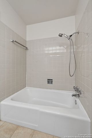 8718 Midcrown, Windcrest, TX 78239