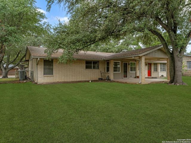 8718 Midcrown, Windcrest, TX 78239
