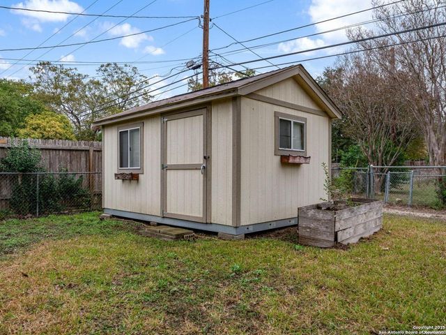 8718 Midcrown, Windcrest, TX 78239