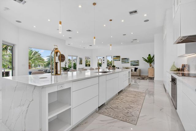 2641 NE 48th Street, Lighthouse Point, FL 33064