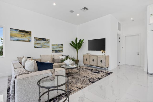 2641 NE 48th Street, Lighthouse Point, FL 33064