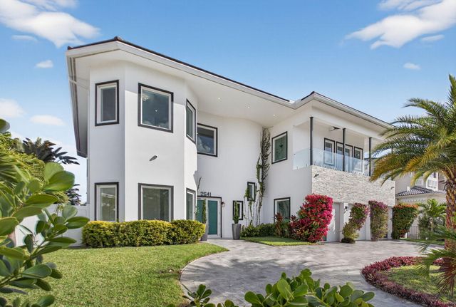 2641 NE 48th Street, Lighthouse Point, FL 33064