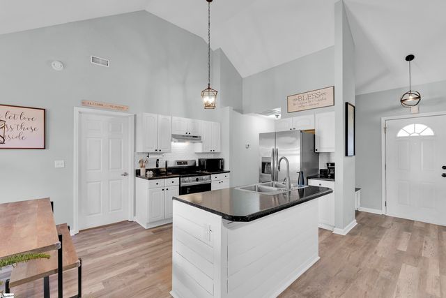 5 Rivereen Way, Simpsonville, SC 29680