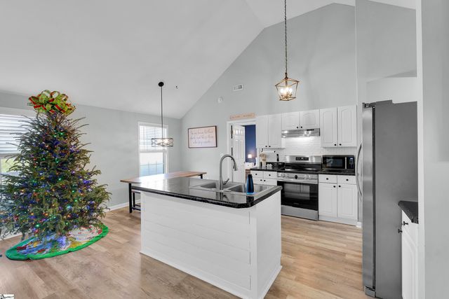 5 Rivereen Way, Simpsonville, SC 29680