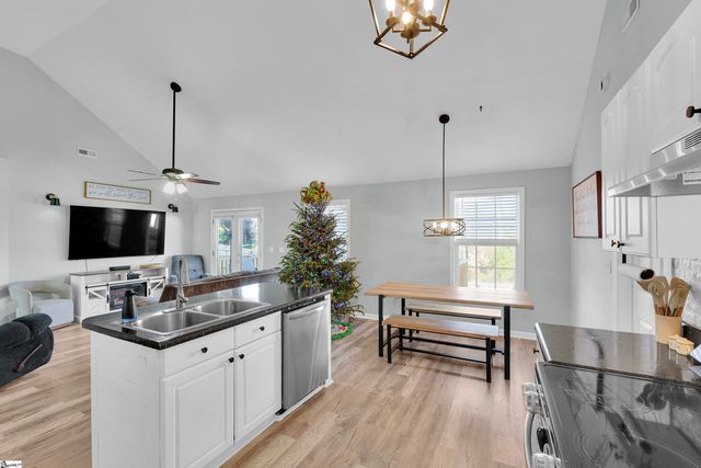 5 Rivereen Way, Simpsonville, SC 29680