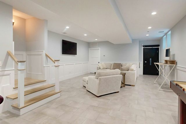 613 E 6th Street 1, Boston, MA 02127
