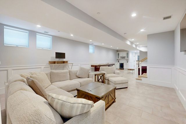 613 E 6th Street 1, Boston, MA 02127