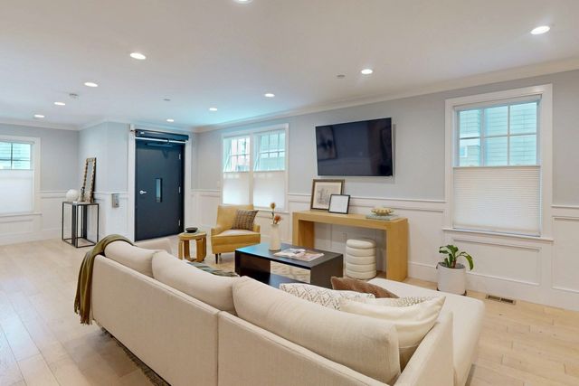 613 E 6th Street 1, Boston, MA 02127