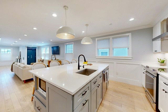 613 E 6th Street 1, Boston, MA 02127