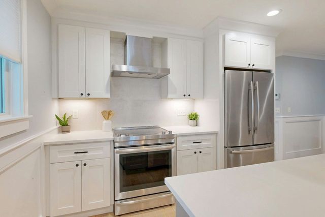 613 E 6th Street 1, Boston, MA 02127