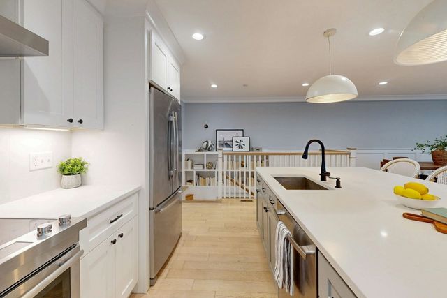613 E 6th Street 1, Boston, MA 02127