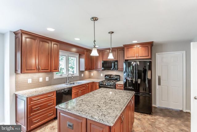 1476 POWELLS TAVERN PL, Herndon, VA 20170