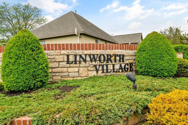 920 Linworth Village Drive, Columbus, OH 43235