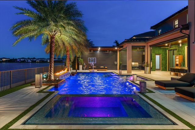 8590 W PARKLAND BAY Trail, Parkland, FL 33076
