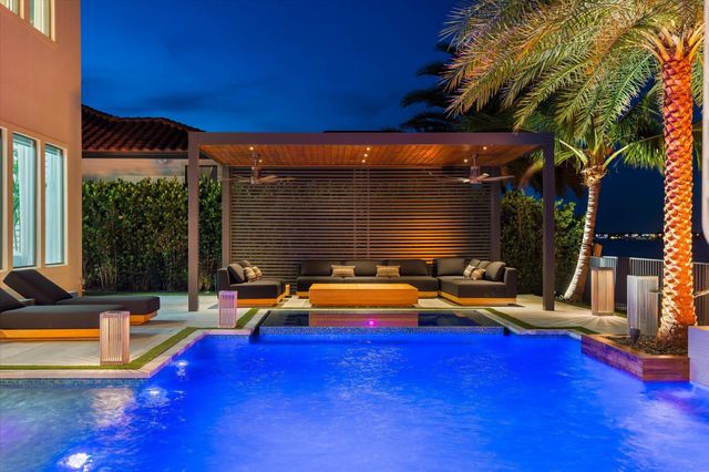8590 W PARKLAND BAY Trail, Parkland, FL 33076